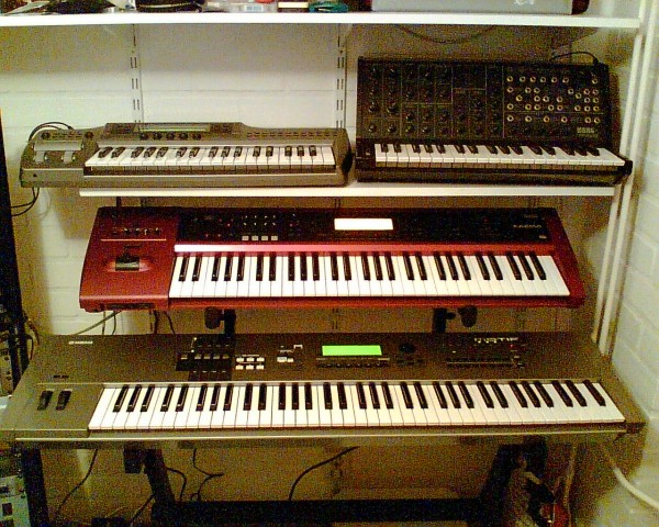 BunchOfsynths.jpg